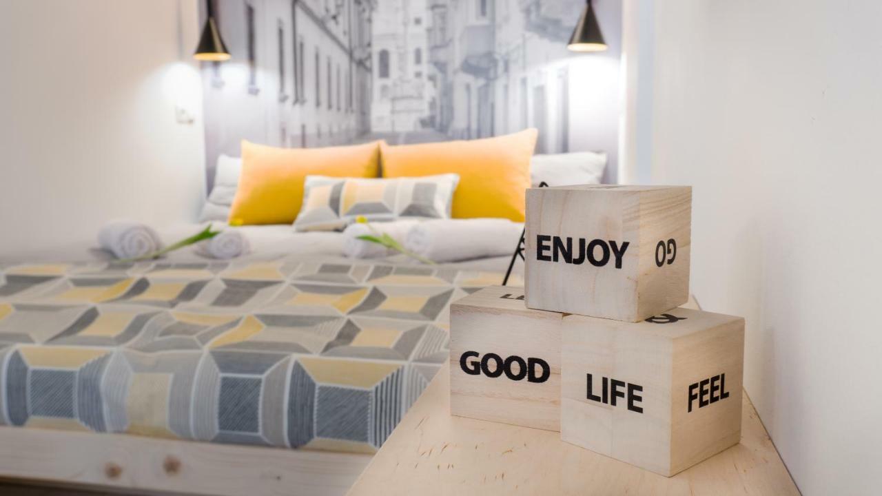 Luxury Studio 24 Gyor Bagian luar foto