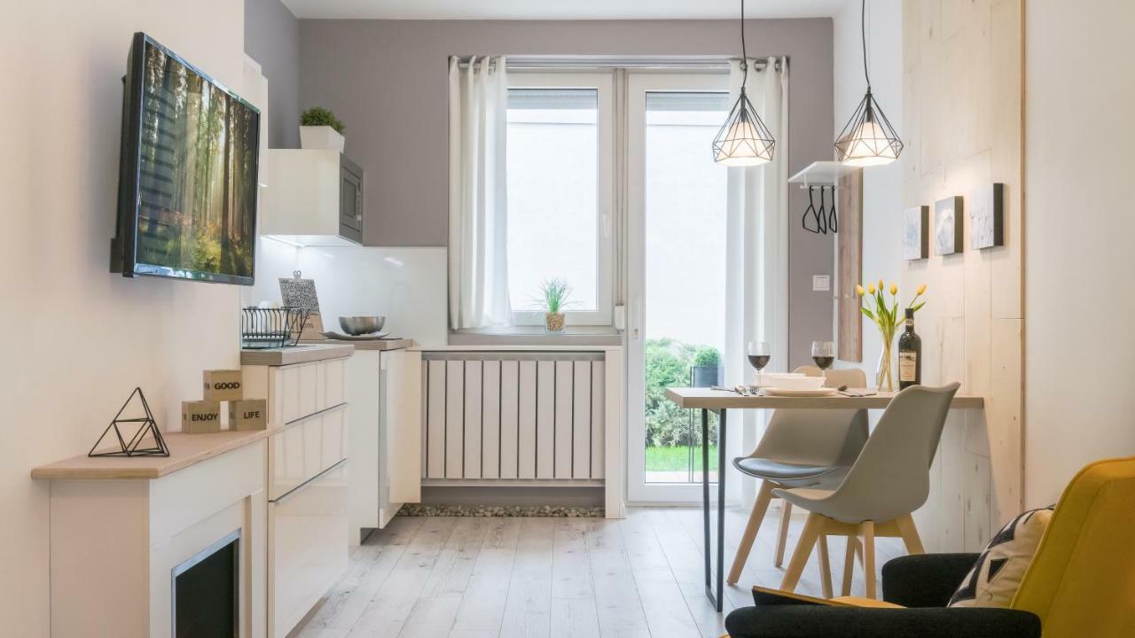 Luxury Studio 24 Gyor Bagian luar foto