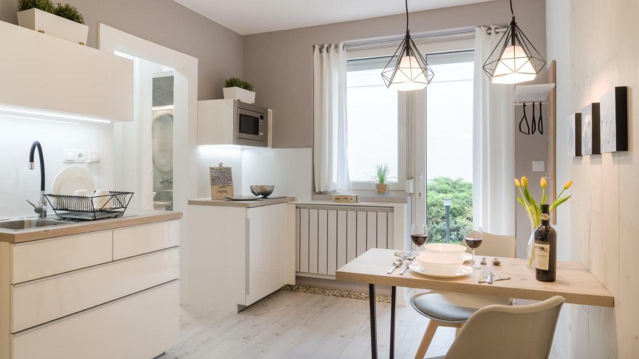 Luxury Studio 24 Gyor Bagian luar foto