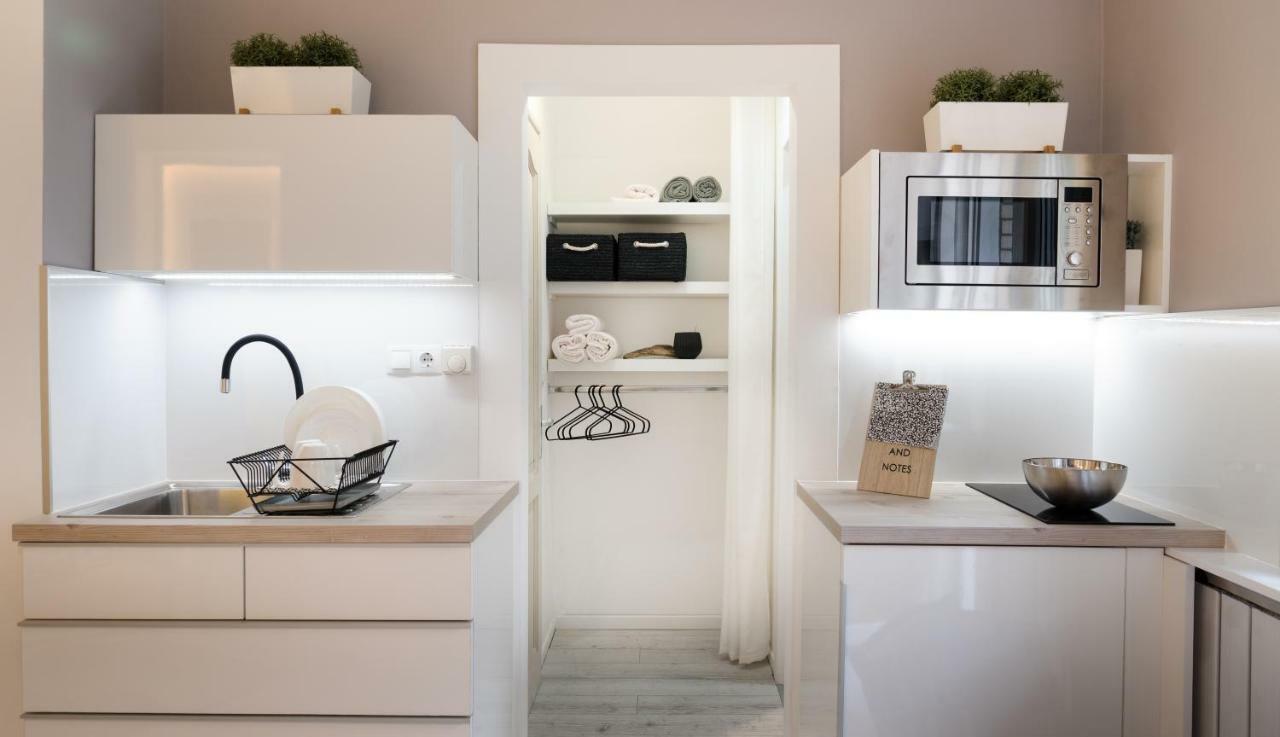 Luxury Studio 24 Gyor Bagian luar foto