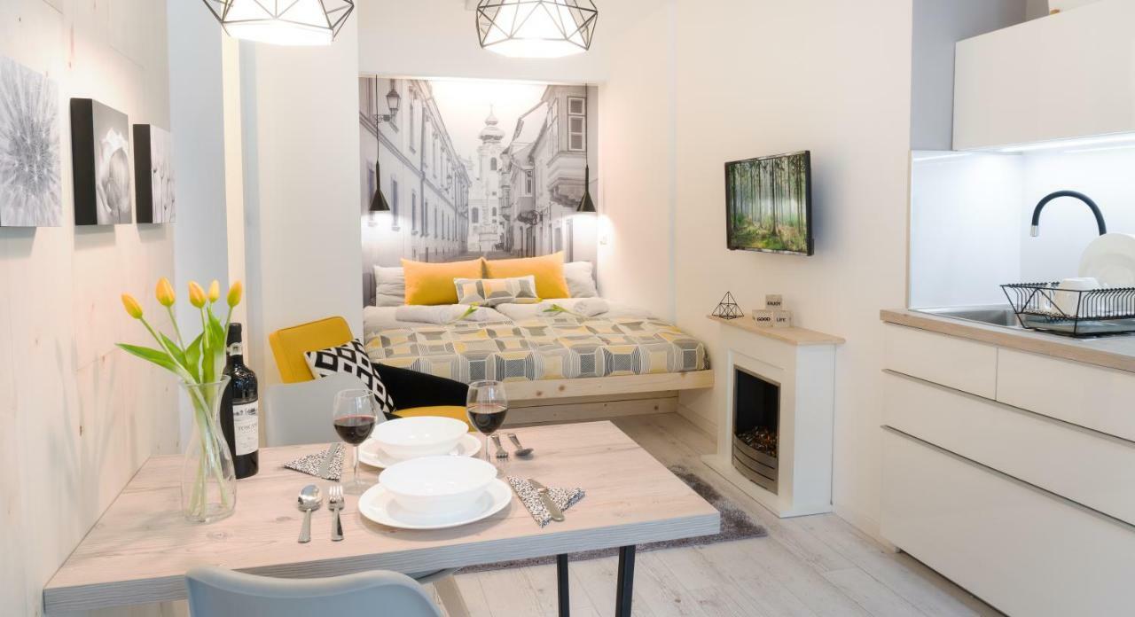 Luxury Studio 24 Gyor Bagian luar foto