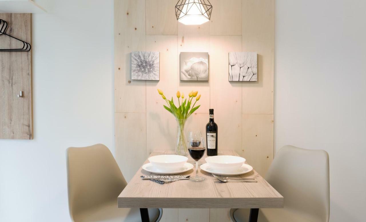 Luxury Studio 24 Gyor Bagian luar foto