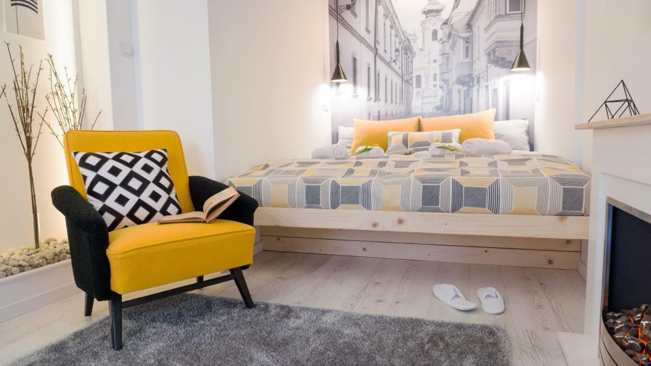 Luxury Studio 24 Gyor Bagian luar foto