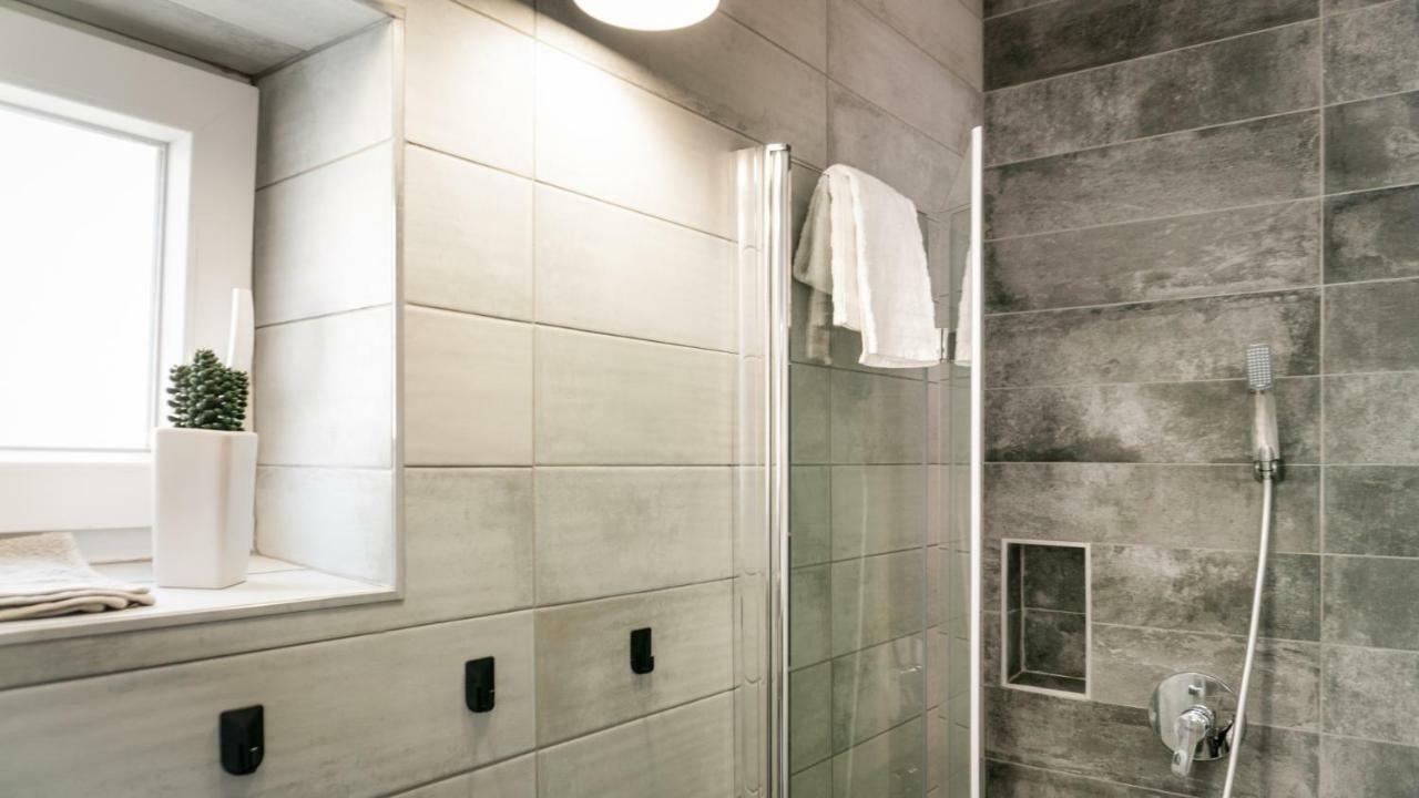 Luxury Studio 24 Gyor Bagian luar foto