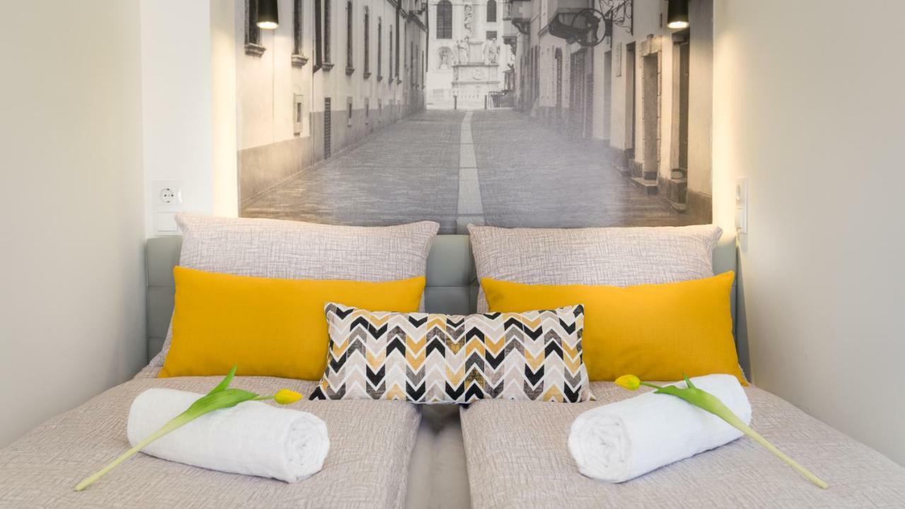 Luxury Studio 24 Gyor Bagian luar foto